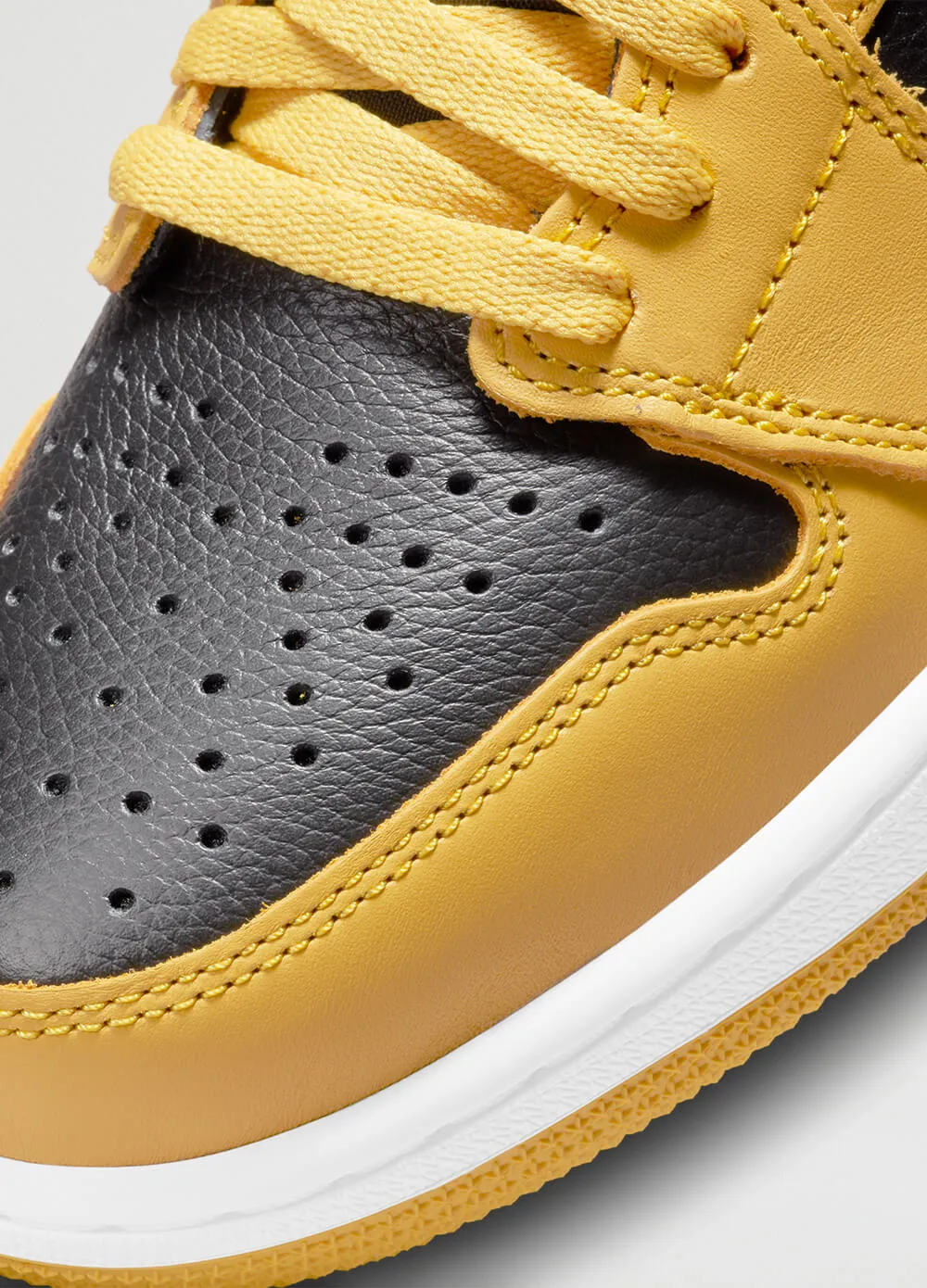 Air Jordan 1 Retro High Sneakers