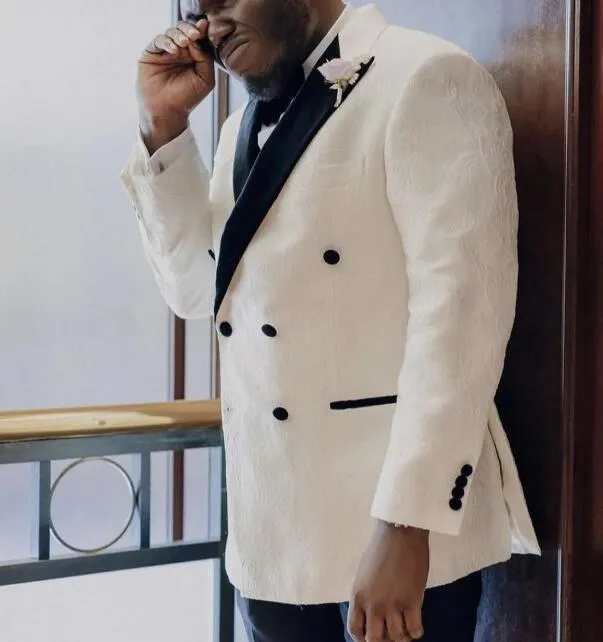 Beige/ivory Paisley Tuxedo 2 Pieces with Burgundy Peak Lapel CS2435