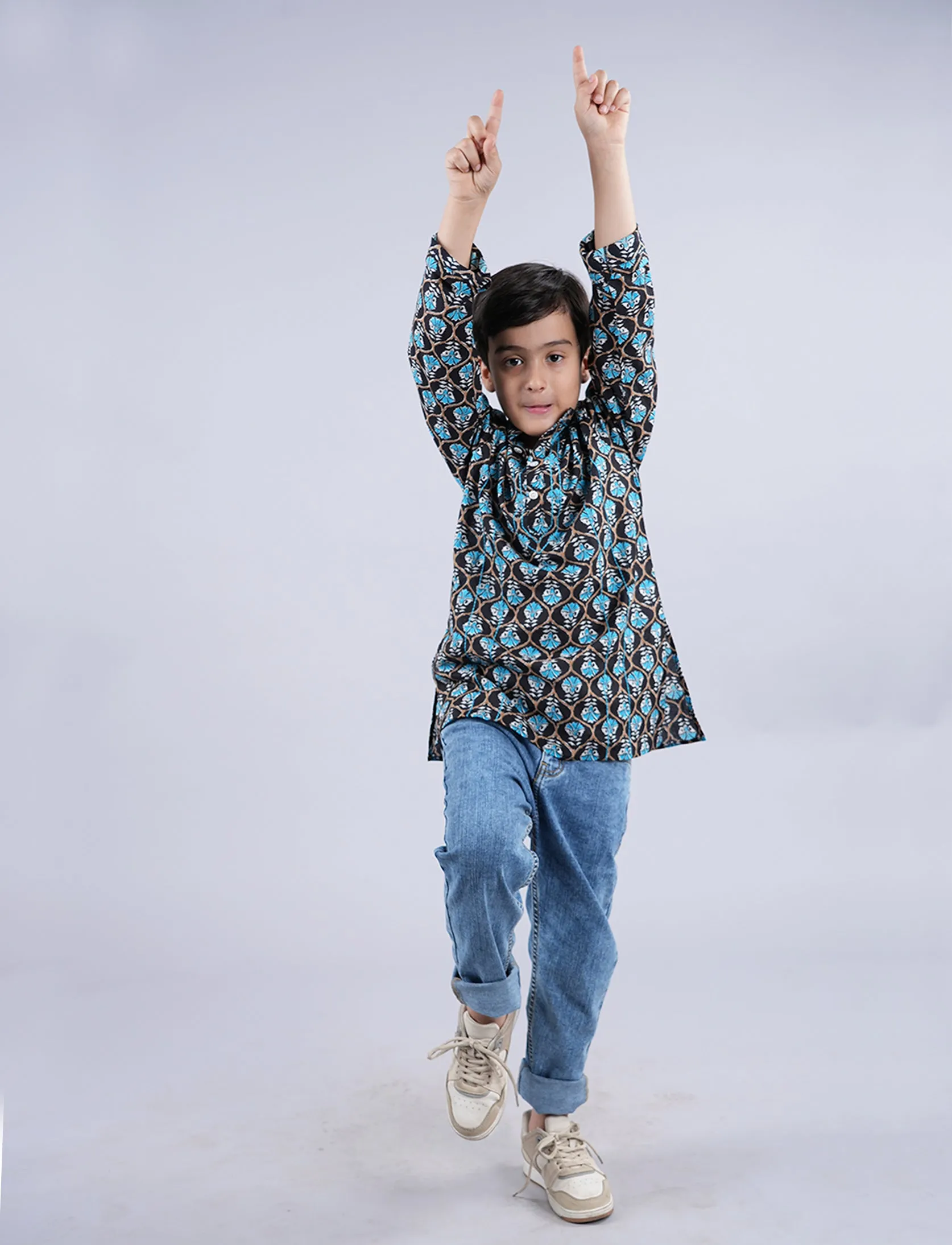Boys 100% Cotton Ethnic Motif Jaipuri Short Kurta With Front Embroidery