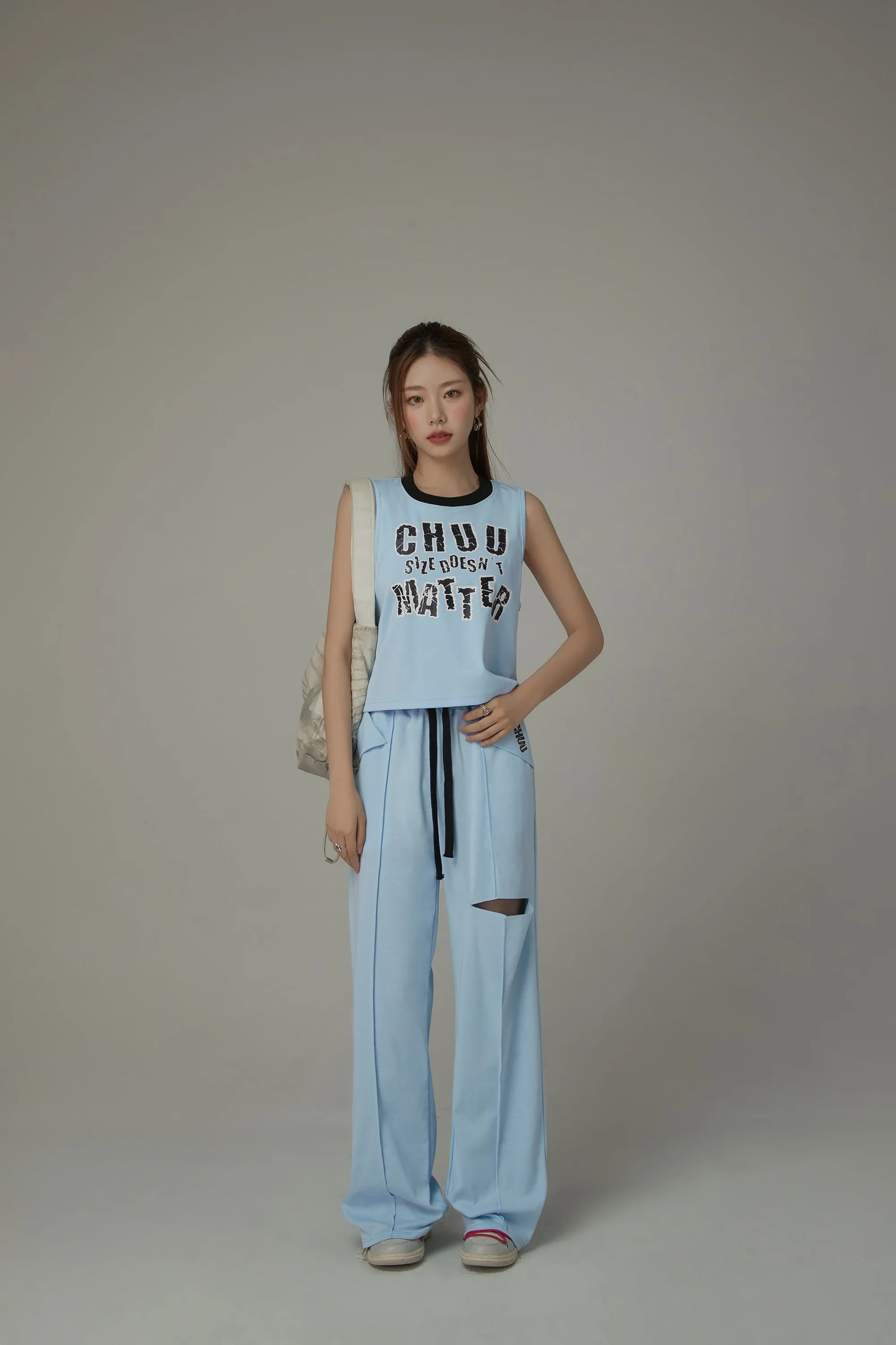 Chuu Size Doesnt Matter Colored Neck Sleeveless T-Shirt