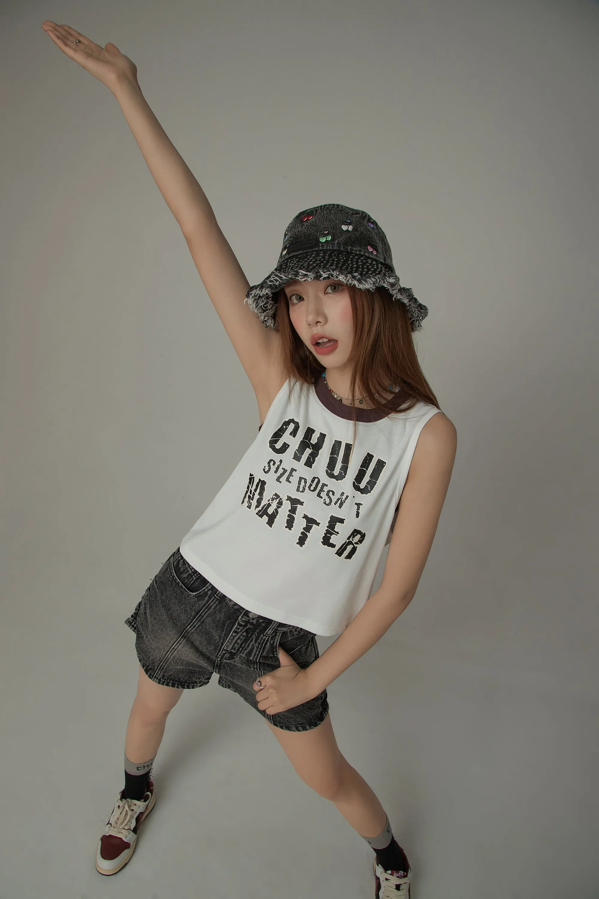 Chuu Size Doesnt Matter Colored Neck Sleeveless T-Shirt