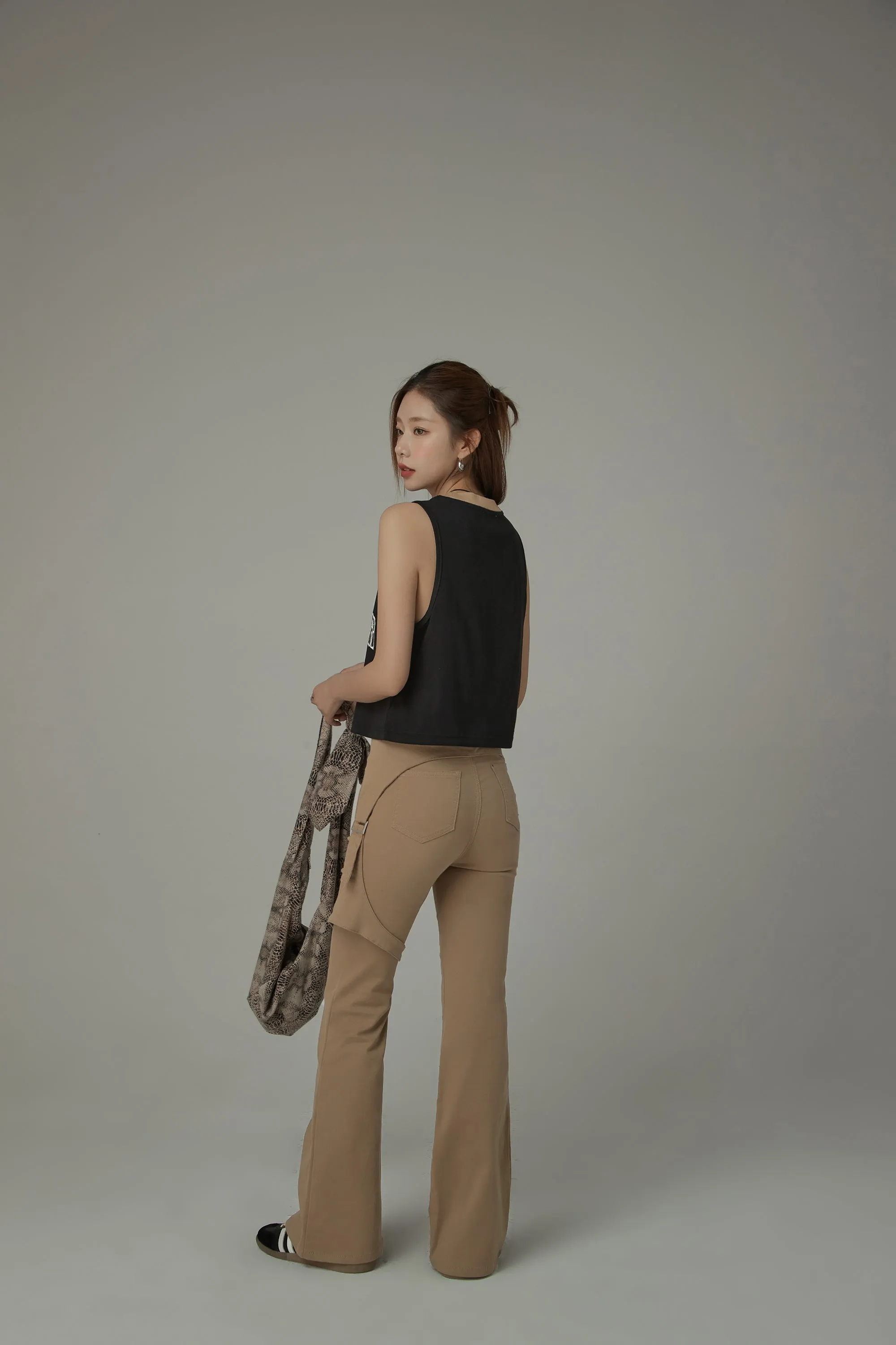 Chuu Size Doesnt Matter Colored Neck Sleeveless T-Shirt