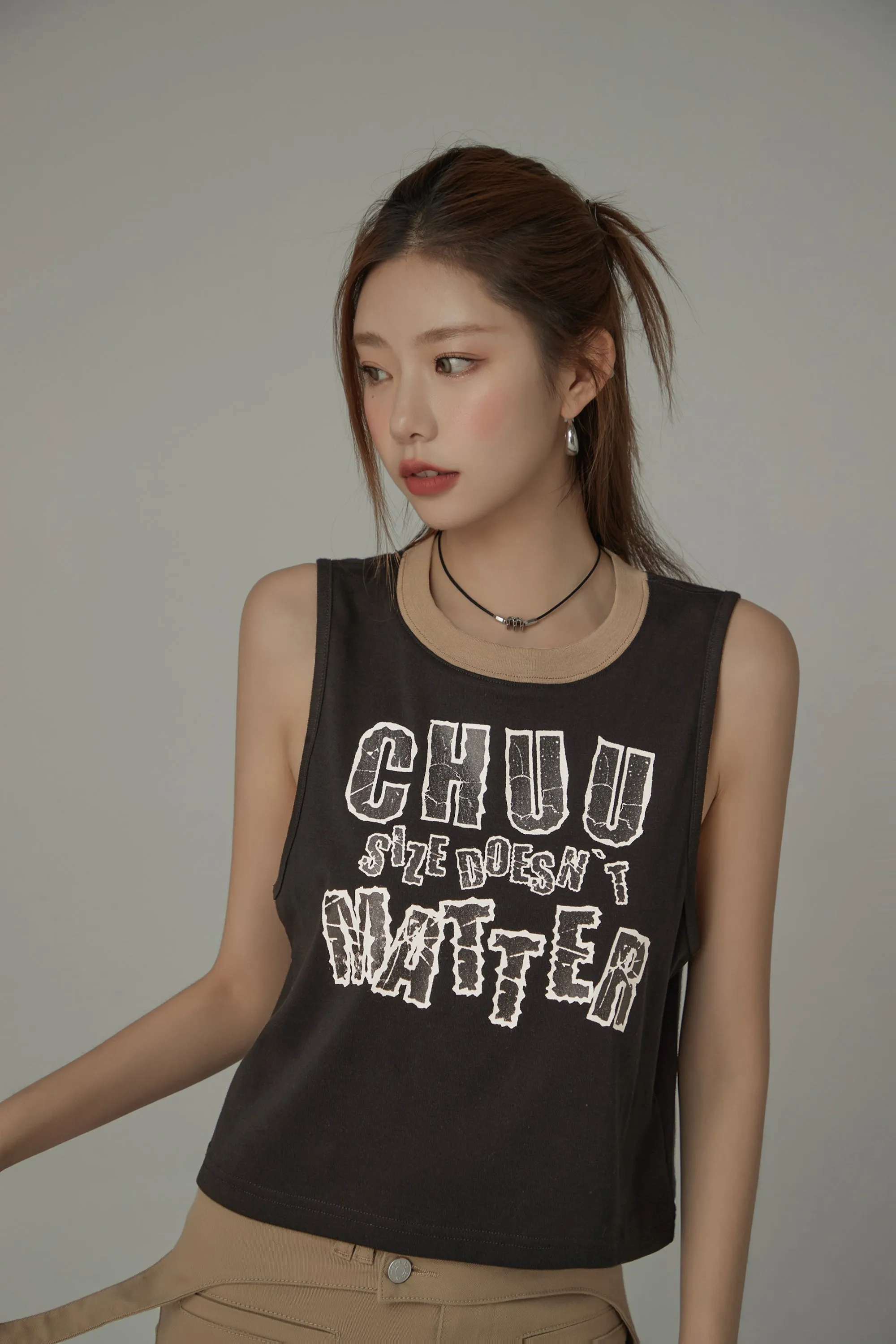 Chuu Size Doesnt Matter Colored Neck Sleeveless T-Shirt