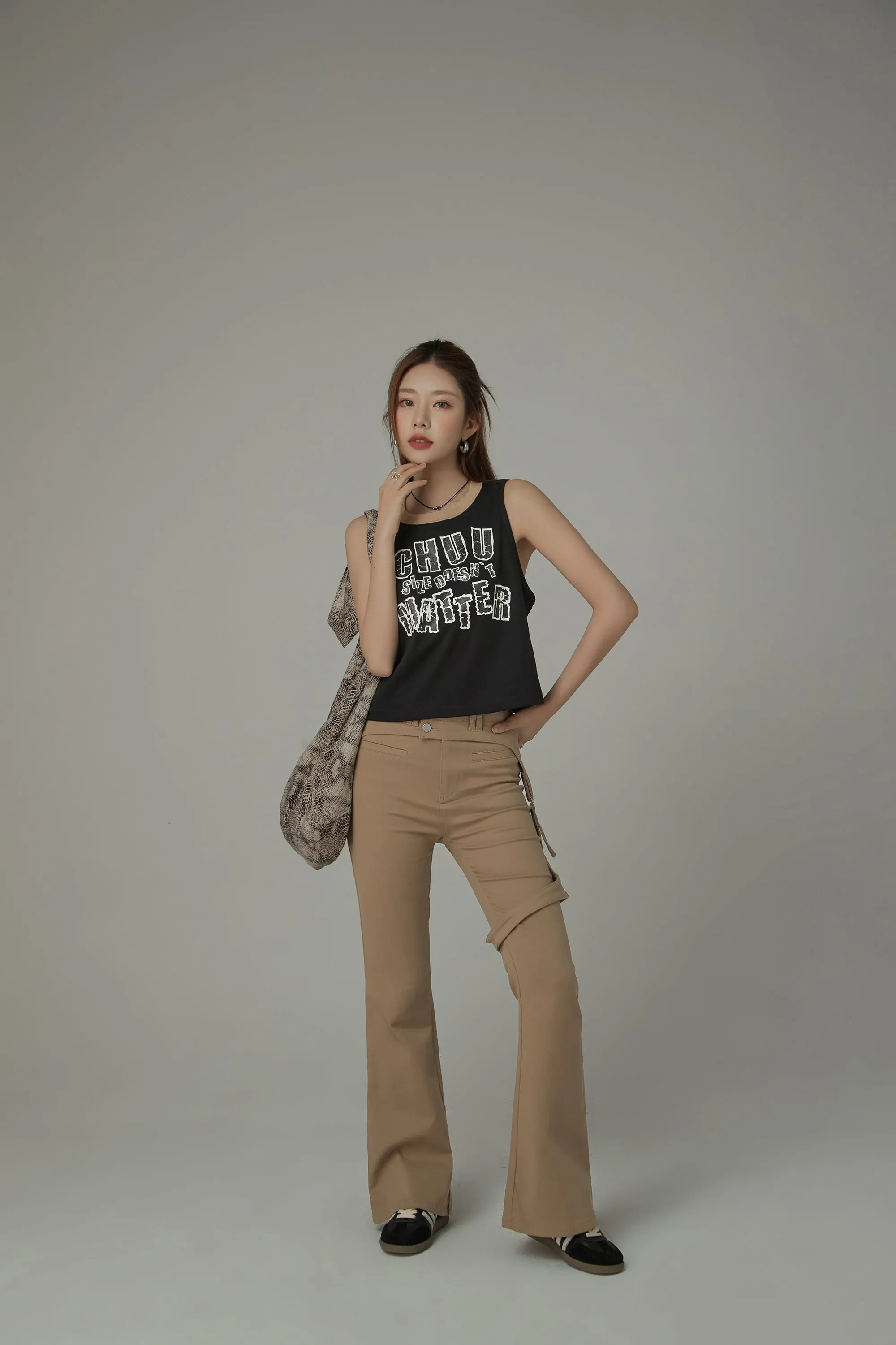 Chuu Size Doesnt Matter Colored Neck Sleeveless T-Shirt