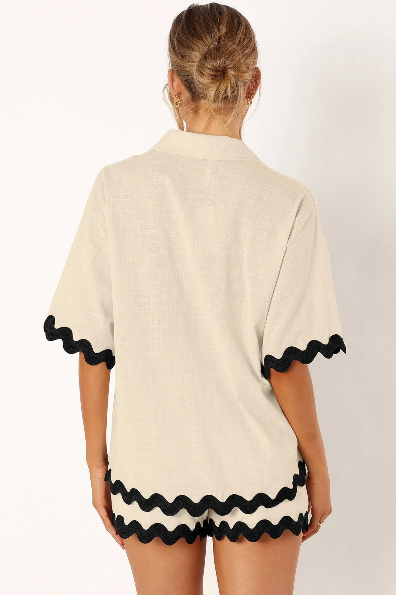 Contrast Wavy Shirt Two-piece Shorts Set