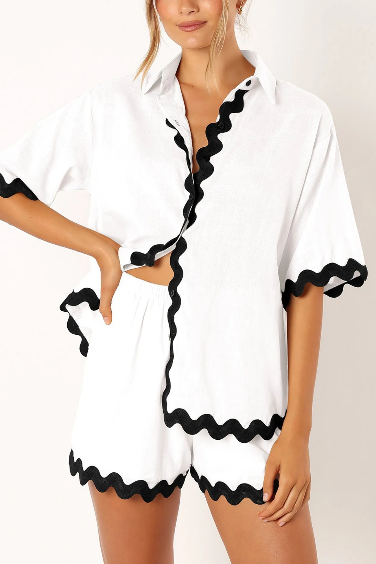 Contrast Wavy Shirt Two-piece Shorts Set