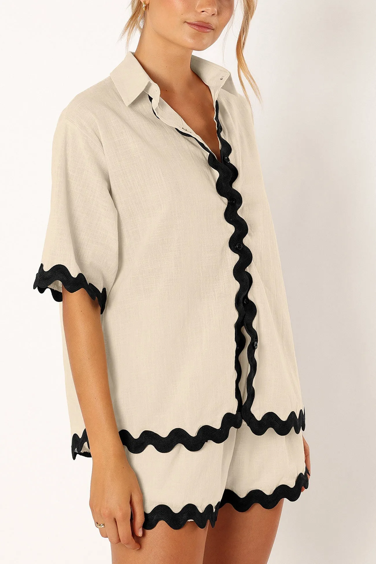 Contrast Wavy Shirt Two-piece Shorts Set