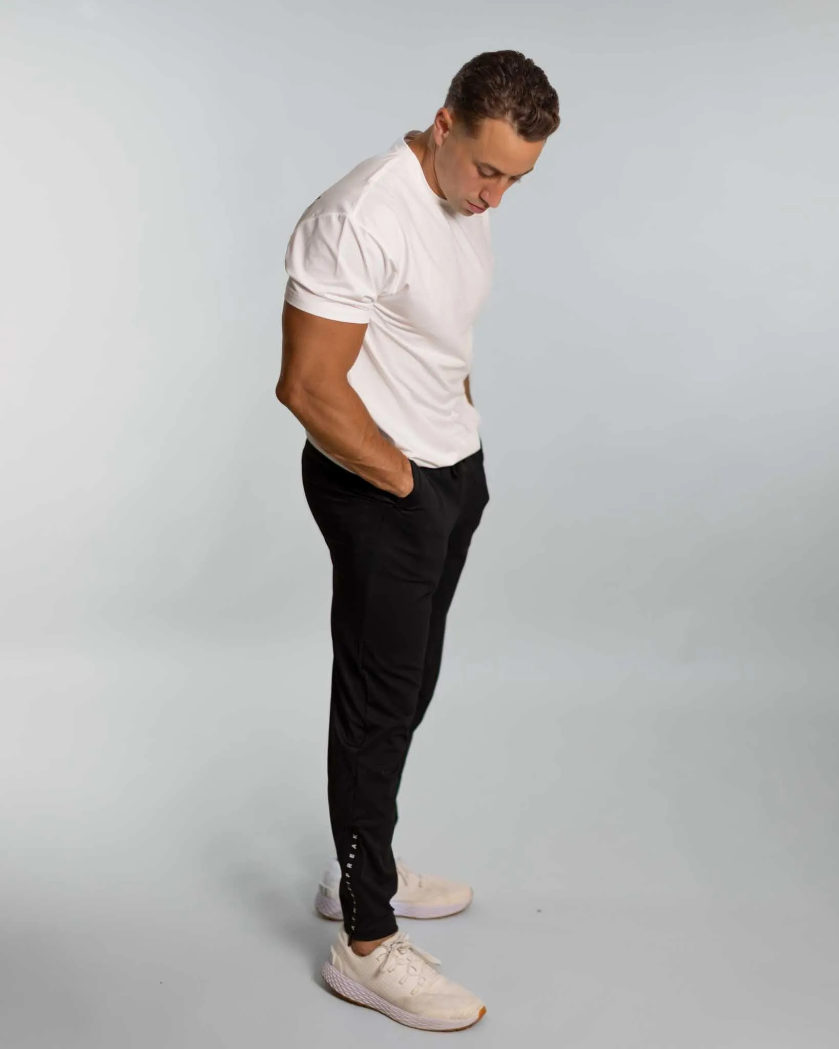 [CORE] Thrive Joggers - Black