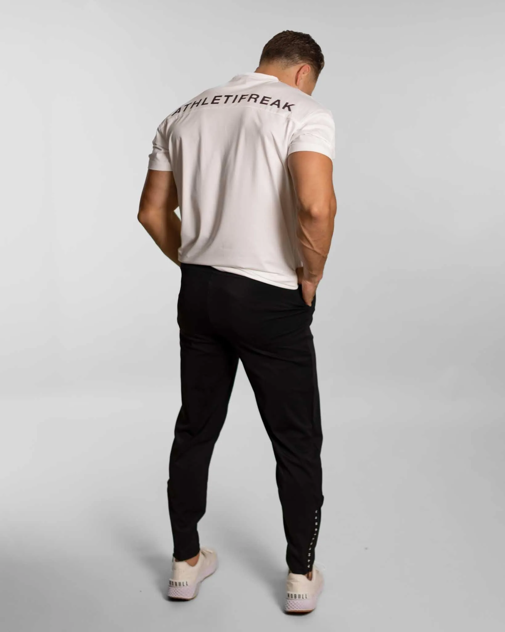 [CORE] Thrive Joggers - Black