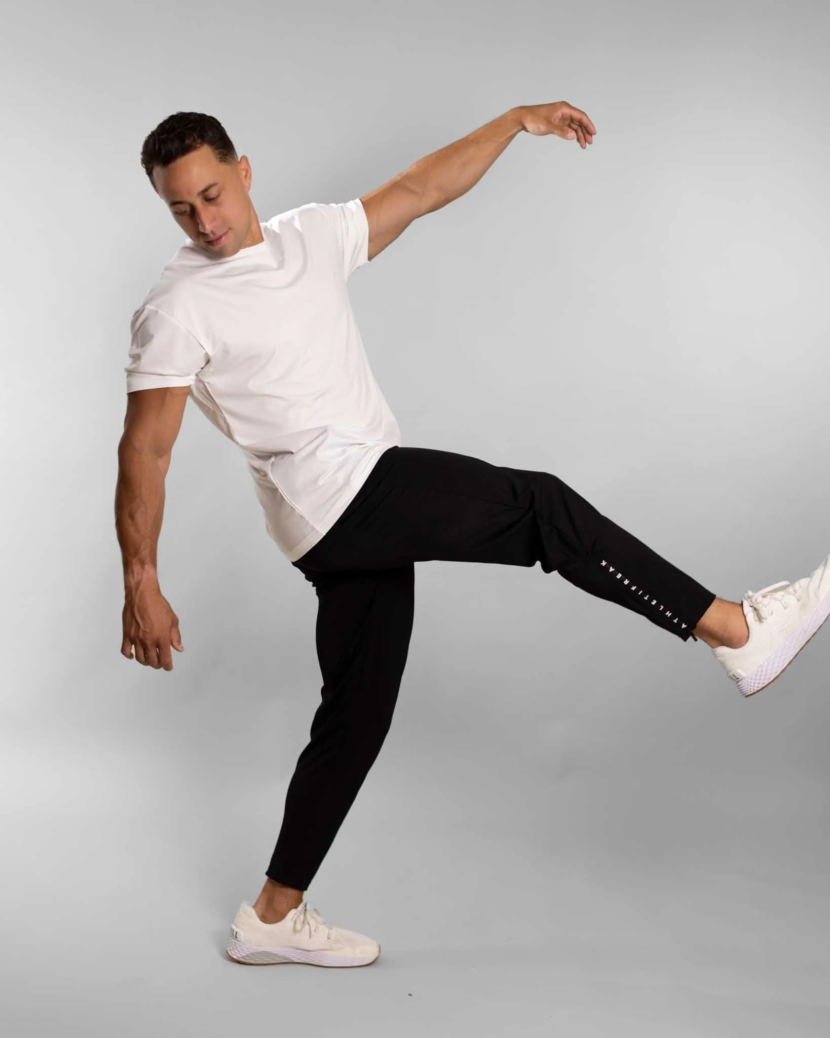 [CORE] Thrive Joggers - Black