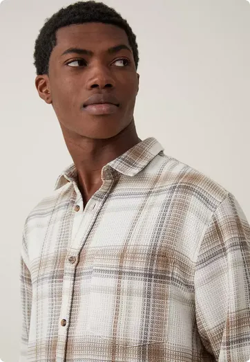 COTTON ON Mens  Boston Long Sleeve Button Down Shirt Off White Check Small