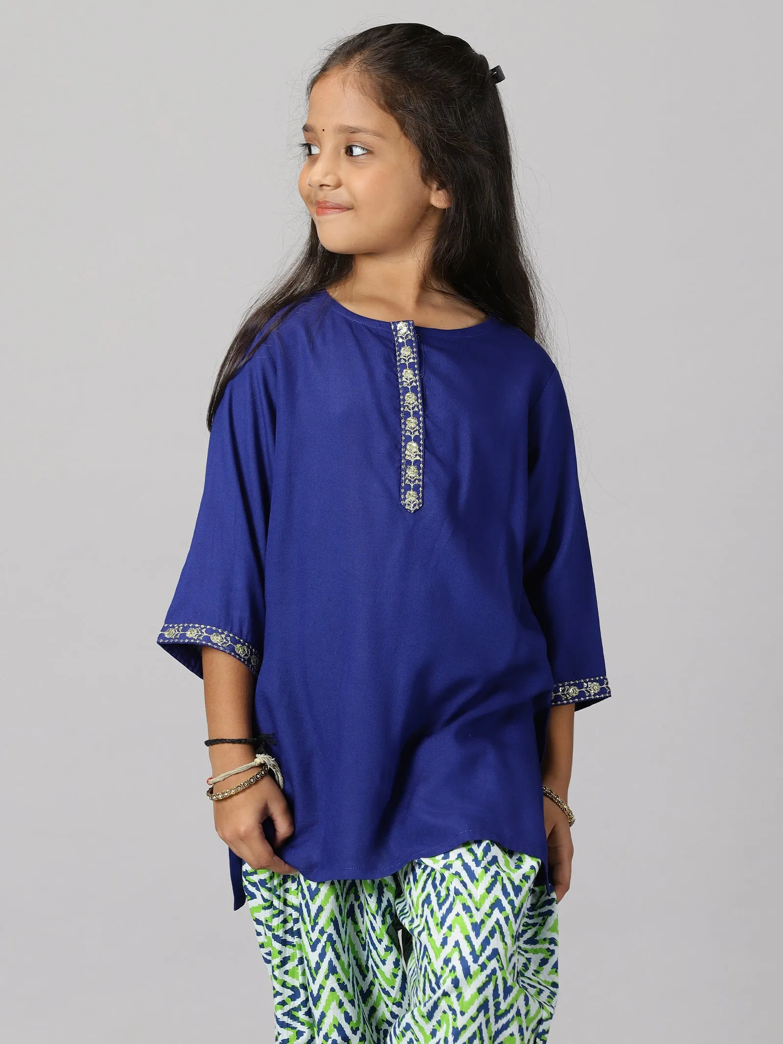Girls 3/4Th Sleeve Short Kurta & Printed Patiala Pant Set
