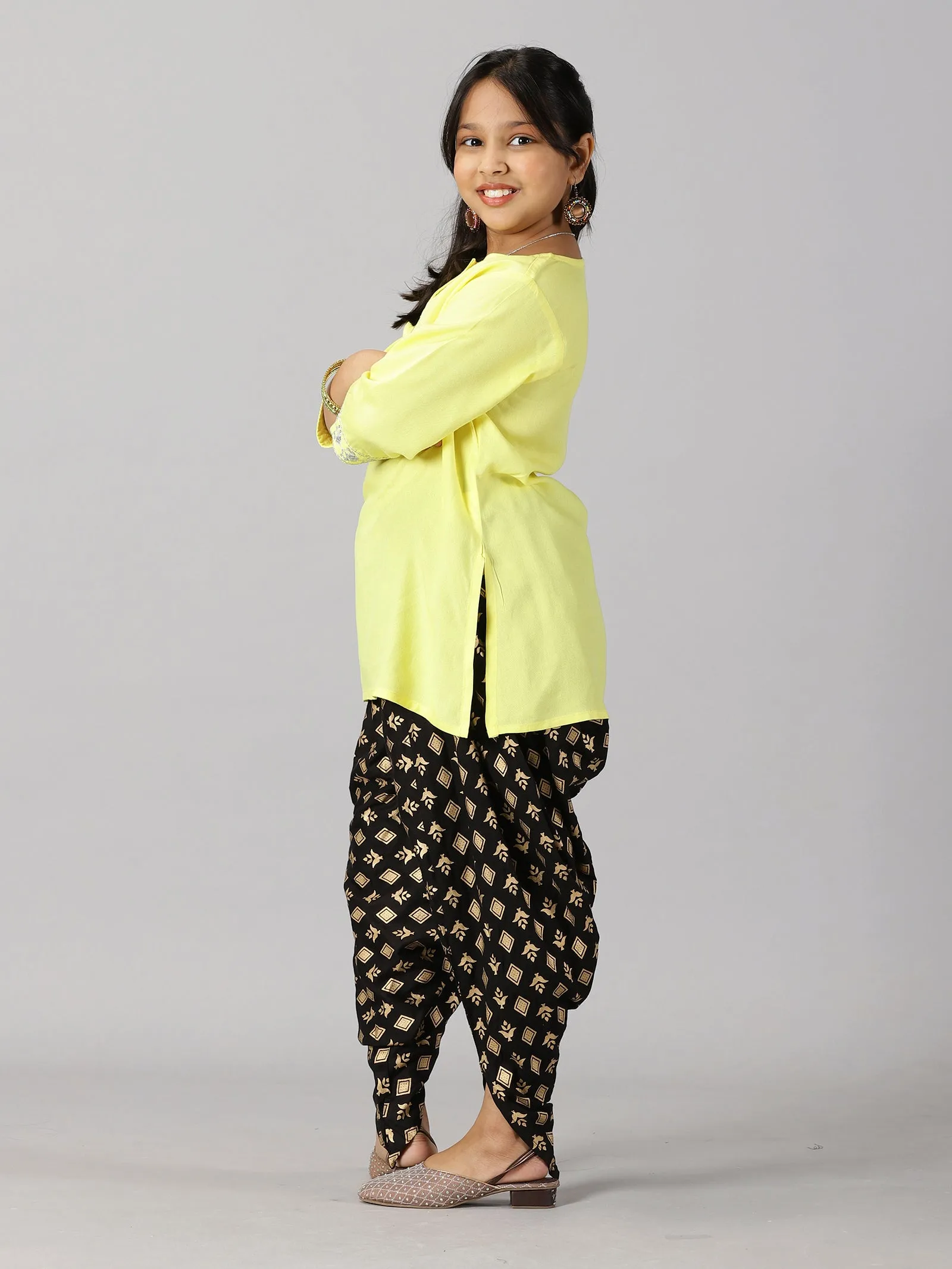Girls 3/4Th Sleeve Short Kurta & Printed Patiala Pant Set