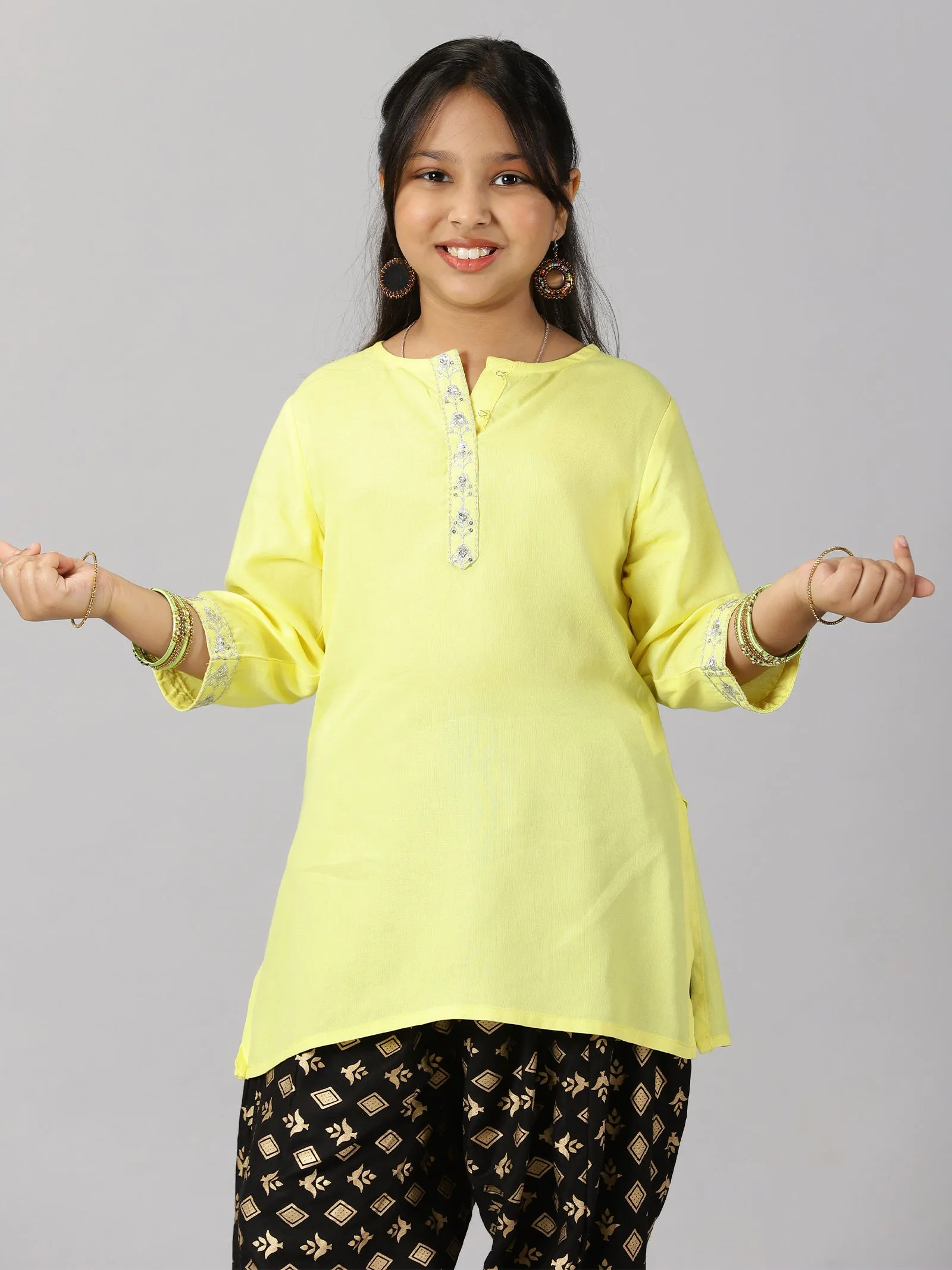 Girls 3/4Th Sleeve Short Kurta & Printed Patiala Pant Set