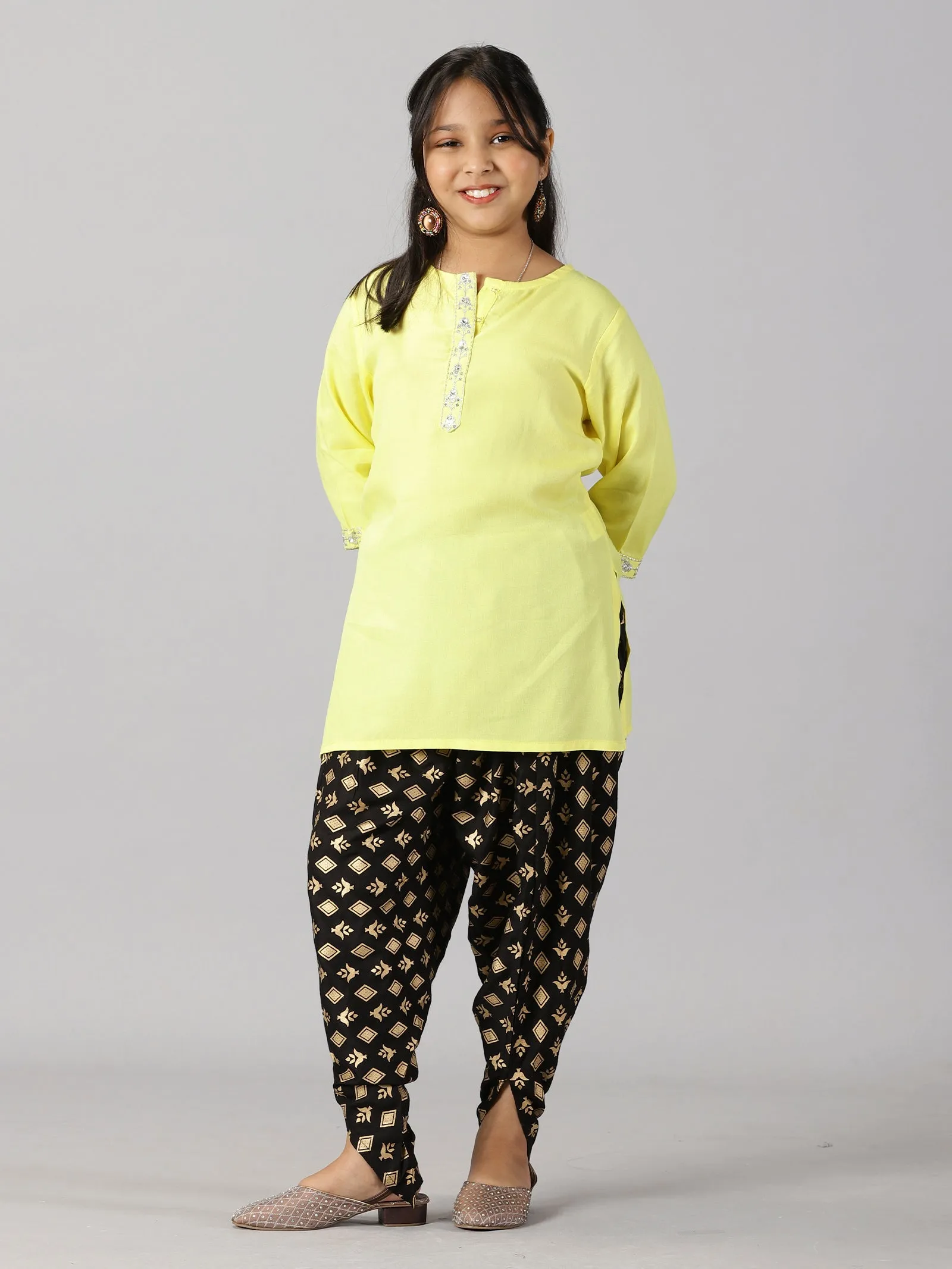 Girls 3/4Th Sleeve Short Kurta & Printed Patiala Pant Set