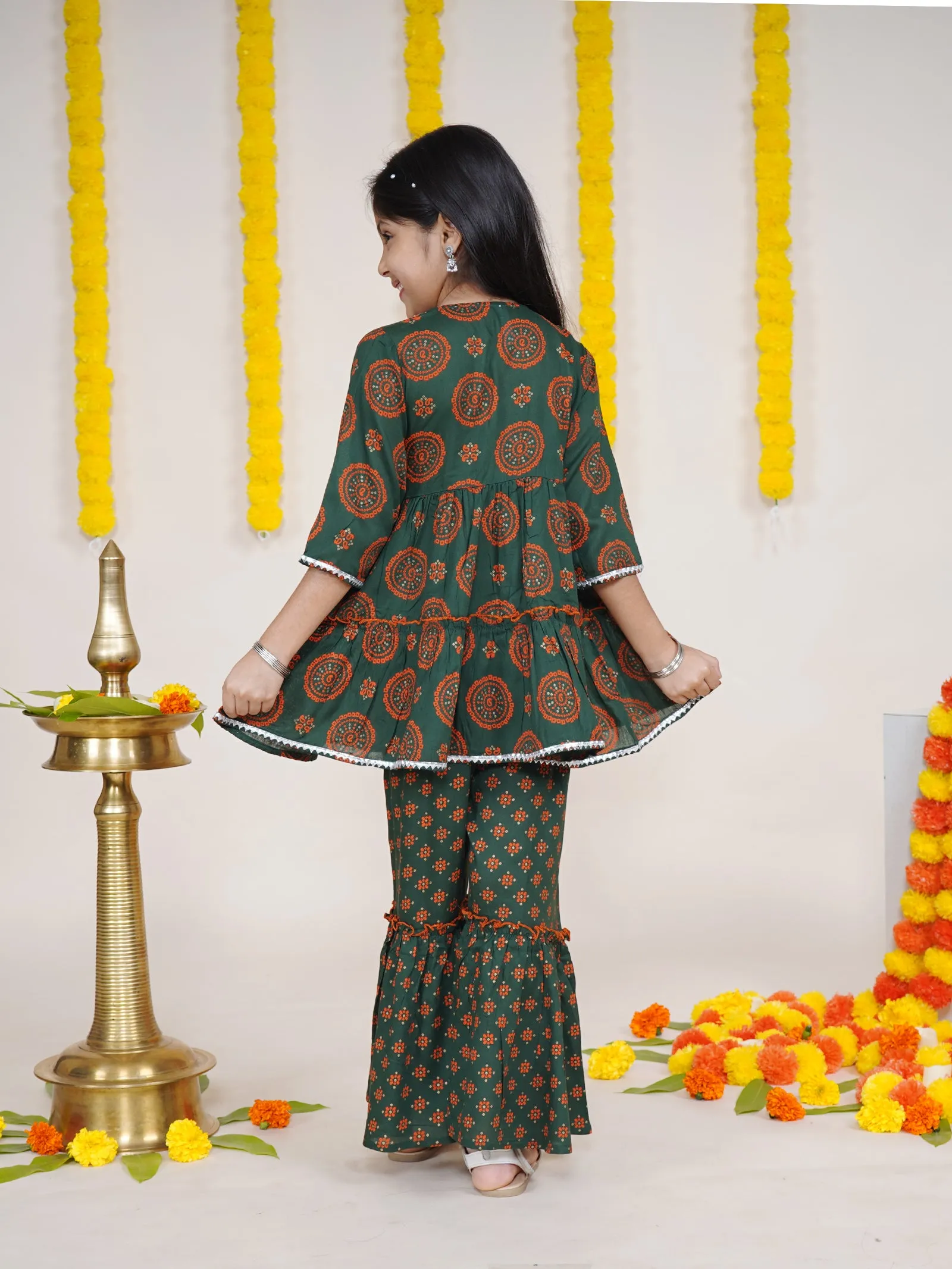 Girls 3/4th Sleeves Ethnic Motif Printed Kurta With Sharara