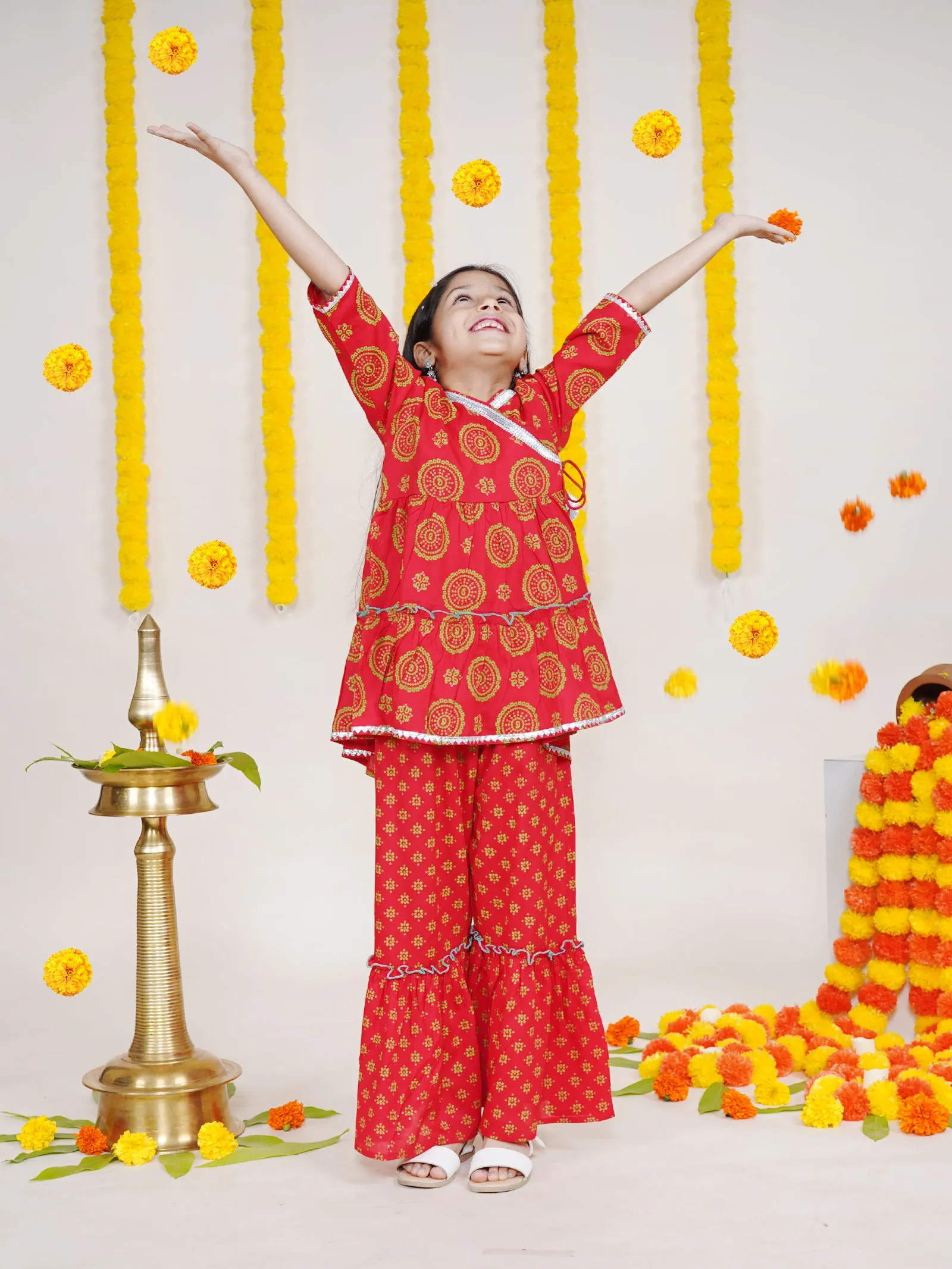 Girls 3/4th Sleeves Ethnic Motif Printed Kurta With Sharara