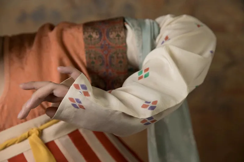 Gong 'E 宫娥 Palace Maid Early Tang Recreation Qixiong Ruqun