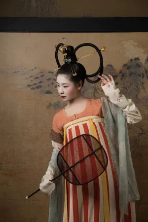 Gong 'E 宫娥 Palace Maid Early Tang Recreation Qixiong Ruqun
