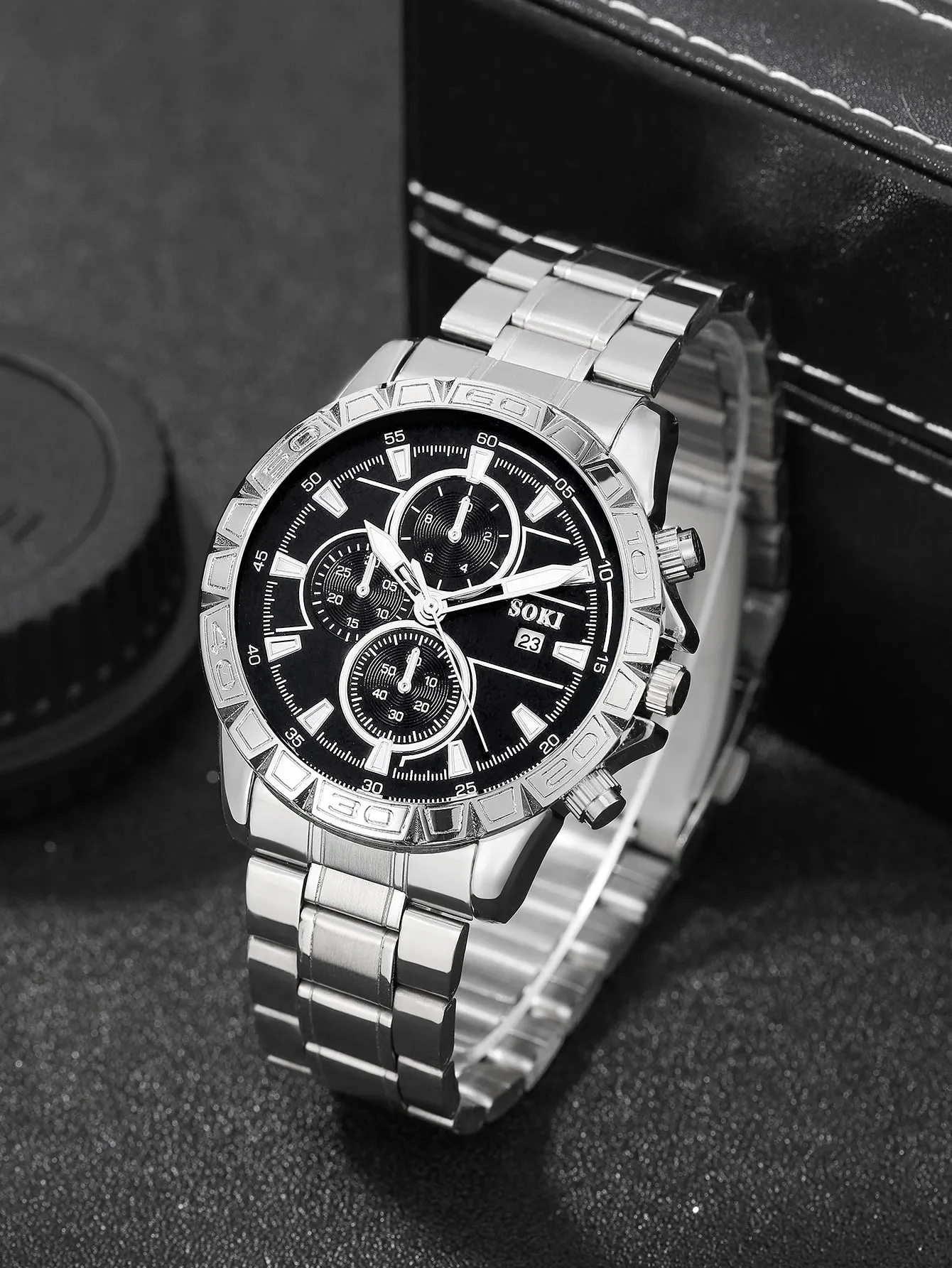 Men Round Pointer Date Quartz Watch & 1pc Bracelet