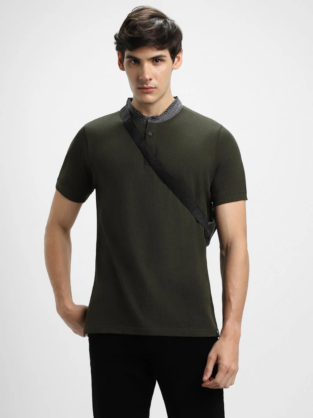 Men's Chambray Collar Regular Fit Solid Olive T-shirt