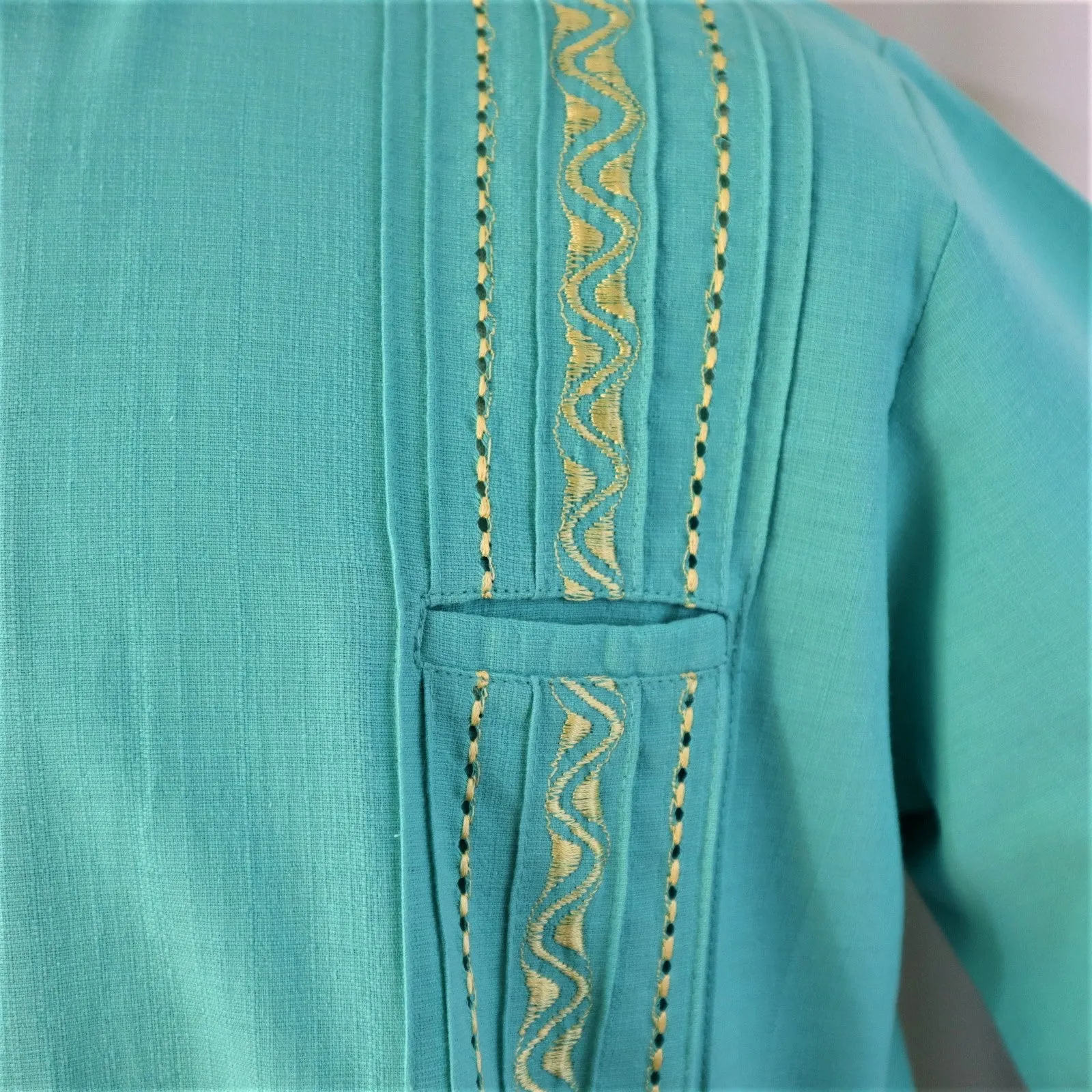 Men’s Linen Short Sleeve Embroidered Guayabera-Turquoise