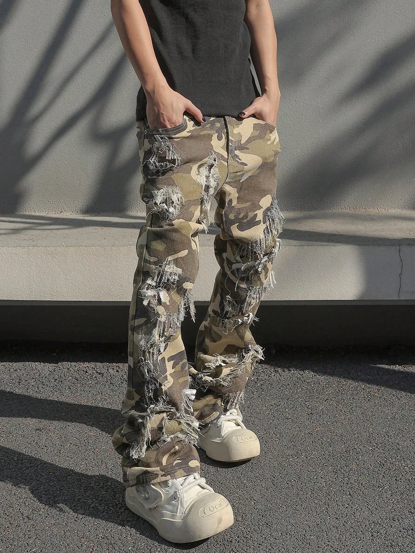 Men's Ripped Frayed Drip  Jeans