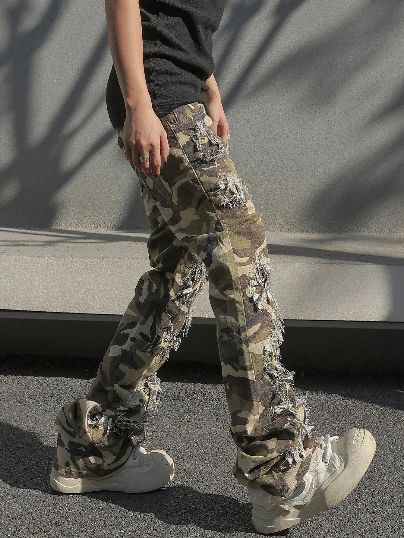 Men's Ripped Frayed Drip  Jeans