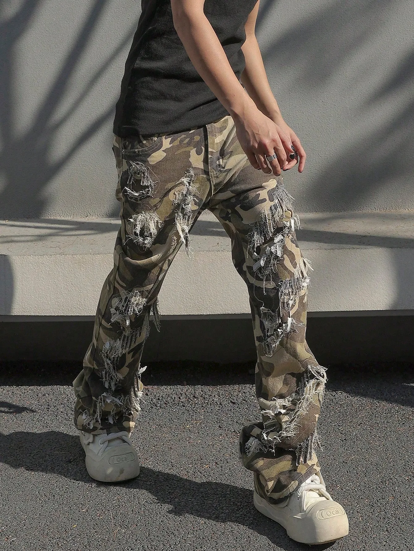 Men's Ripped Frayed Drip  Jeans