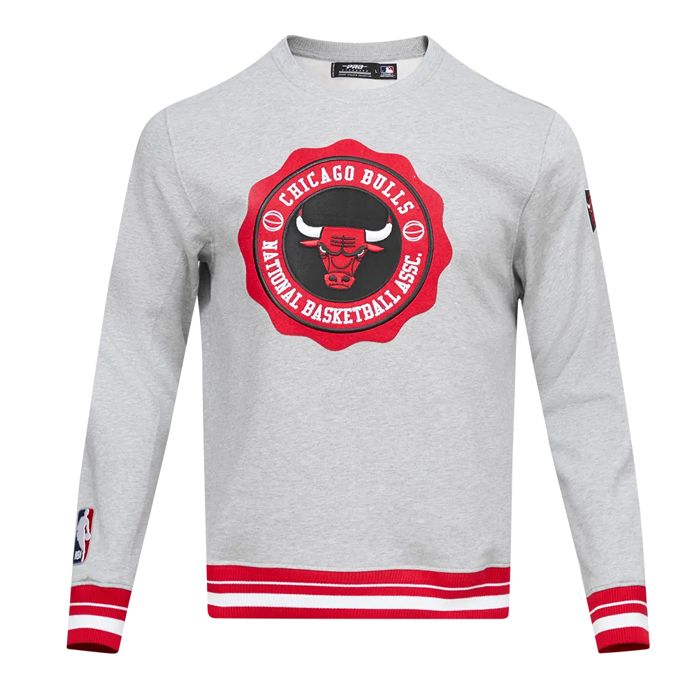 NBA CHICAGO BULLS CREST EMBLEM MEN'S RIB CREWNECK (HEATHER GRAY/BLACK)