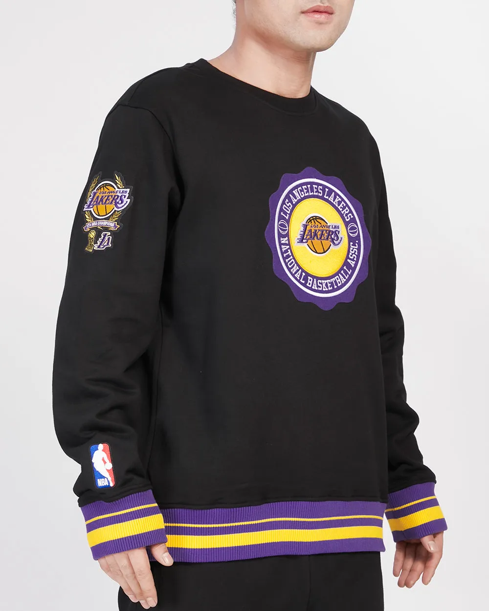 NBA LOS ANGELES LAKERS CREST EMBLEM MEN'S RIB CREWNECK (BLACK/PURPLE)