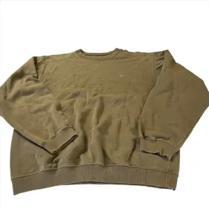 Nike Men's Khaki and Brown Sweatshirt. Vintage 90s Stone/Neutral Nike Sweatshirt - Medium. 90s NIKE Swoosh Sweatshirt, Vintage Crewneck Streetwear Sweater, Brown Jumper Size M SKU 5319