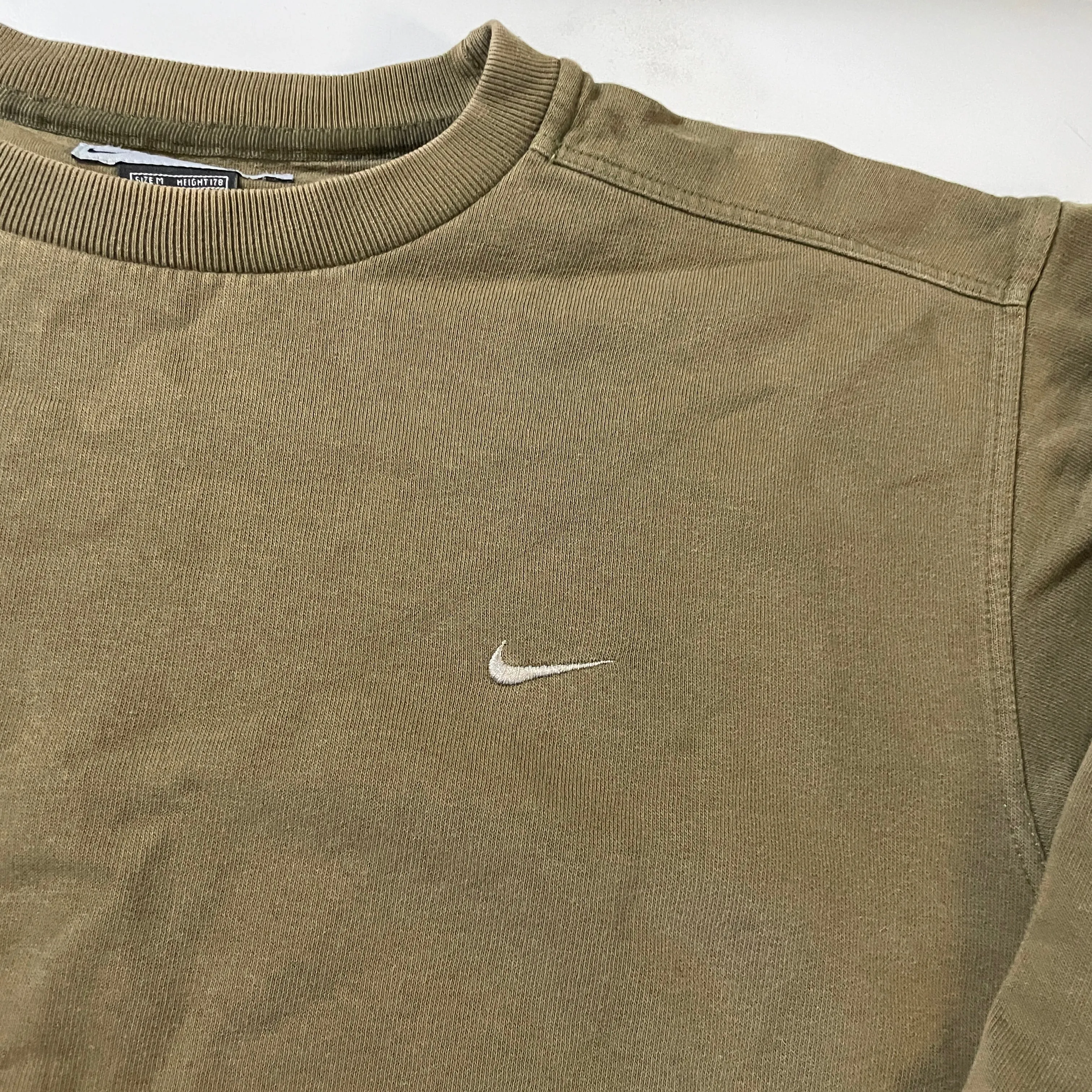 Nike Men's Khaki and Brown Sweatshirt. Vintage 90s Stone/Neutral Nike Sweatshirt - Medium. 90s NIKE Swoosh Sweatshirt, Vintage Crewneck Streetwear Sweater, Brown Jumper Size M SKU 5319