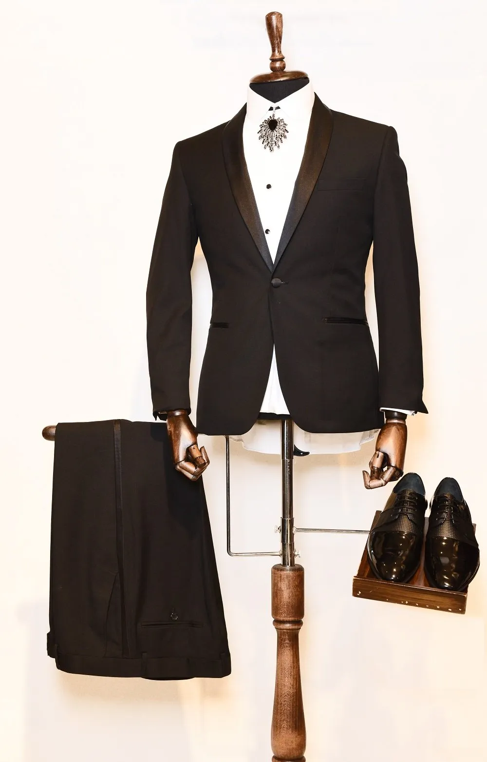 OMC Big & Tall Black Men's Tuxedo (2-pieces)