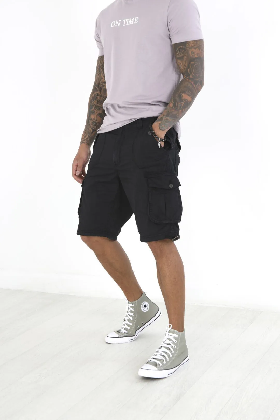 PLAIN WASHED BLACK BUTTONED TWILL CARGO SHORTS