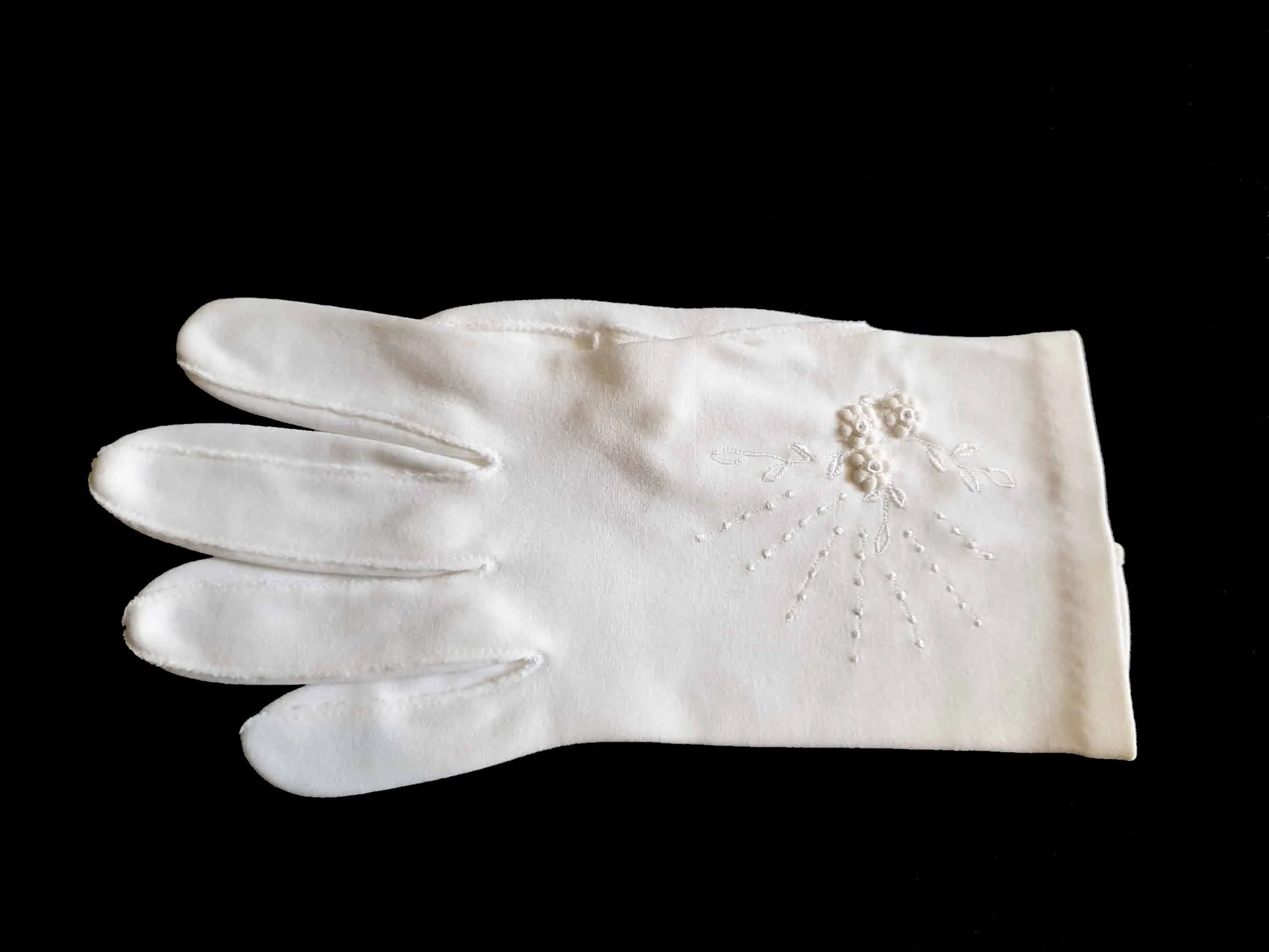 Short White Gloves With Flower Embroidery - Size 6.5 - S