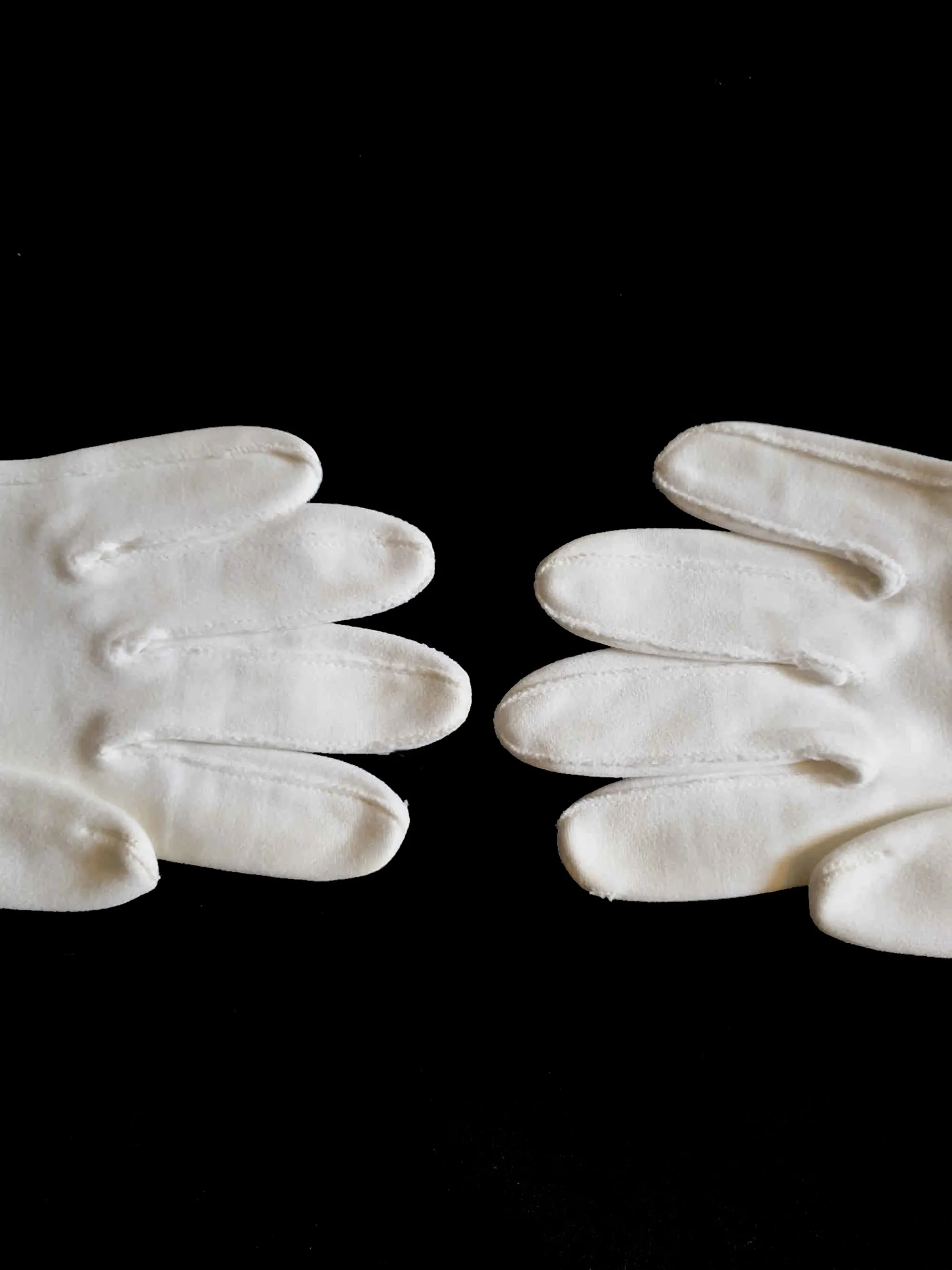 Short White Gloves With Flower Embroidery - Size 6.5 - S