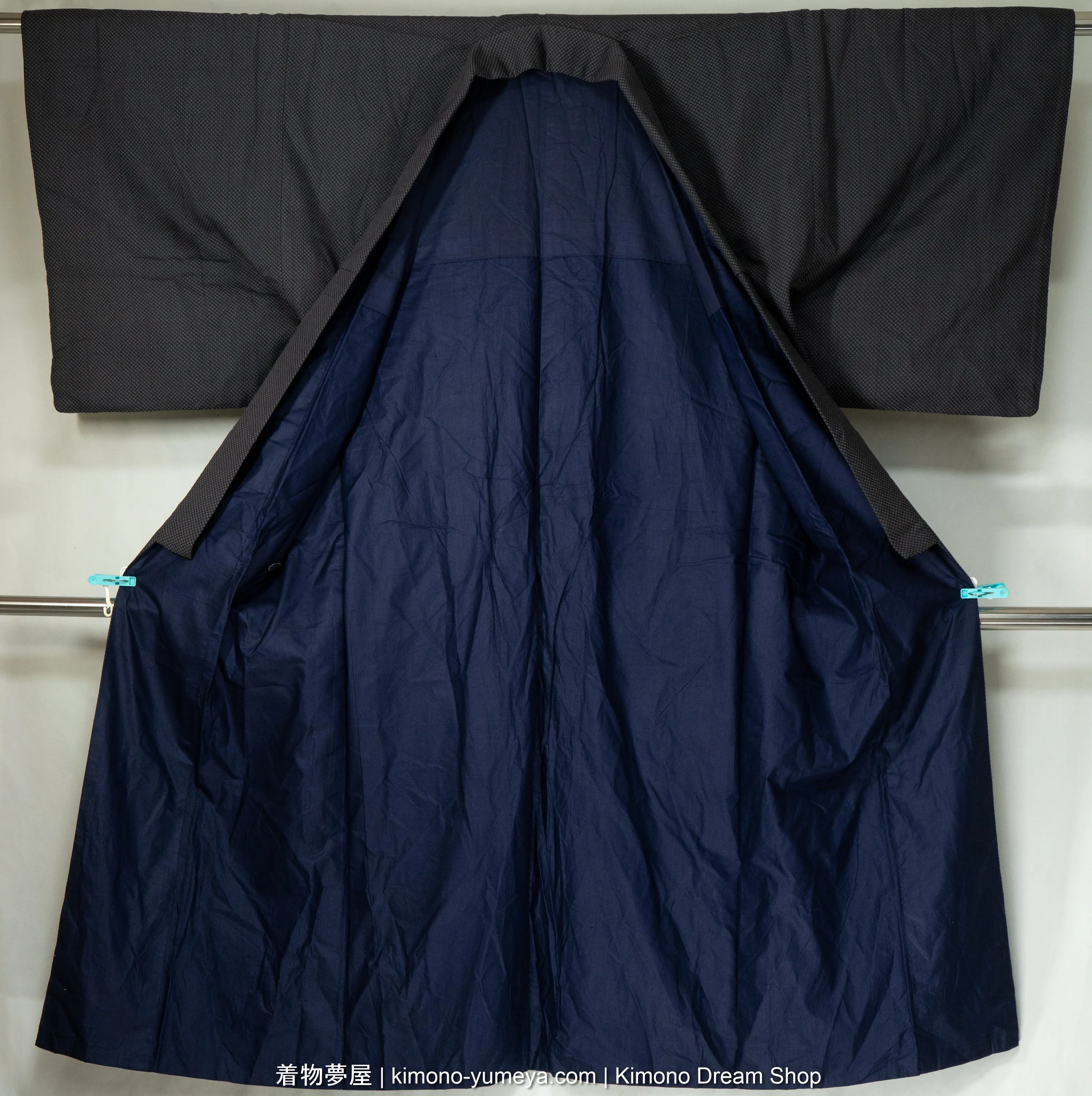 Shuriken Pattern Men's Kimono - Vintage Silk Japanese Robe with X or Nailheads - Traditional Clothing from the 1980s - Tsumugi Weaving