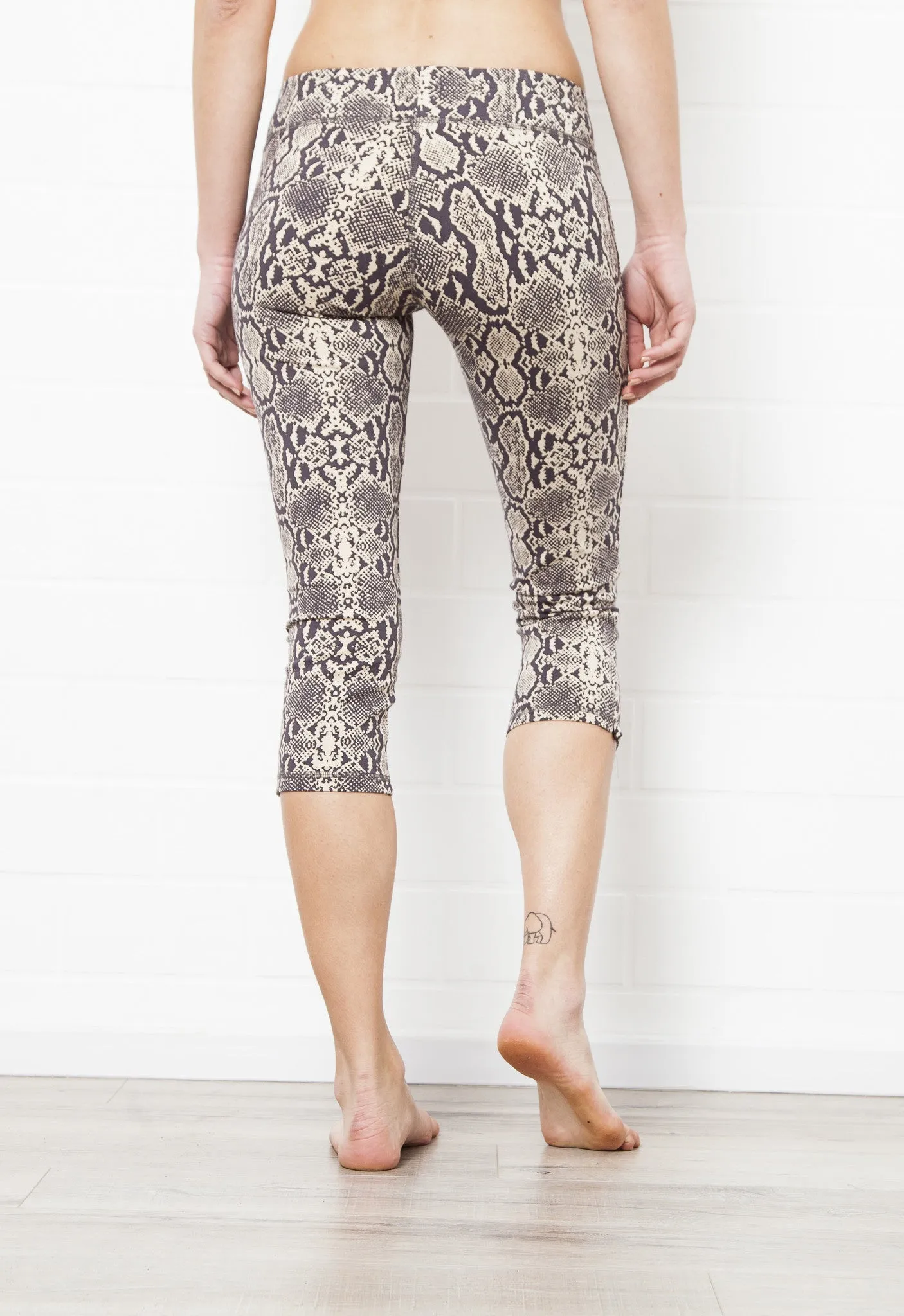 Snake Capri Leggings - Cream Brown